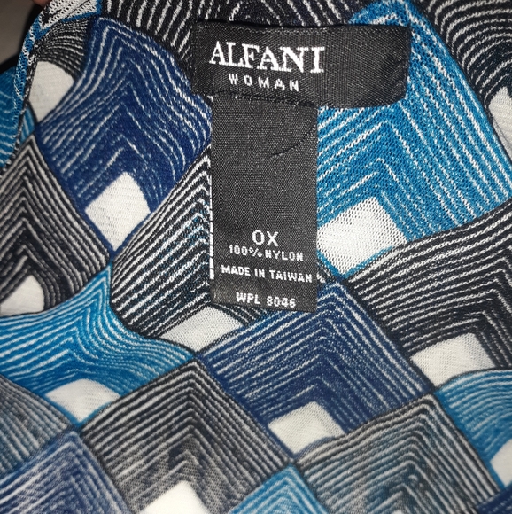 Beautiful NWT Plus Size V-neck Shirred 3/4 sleeve - Picture 9 of 13